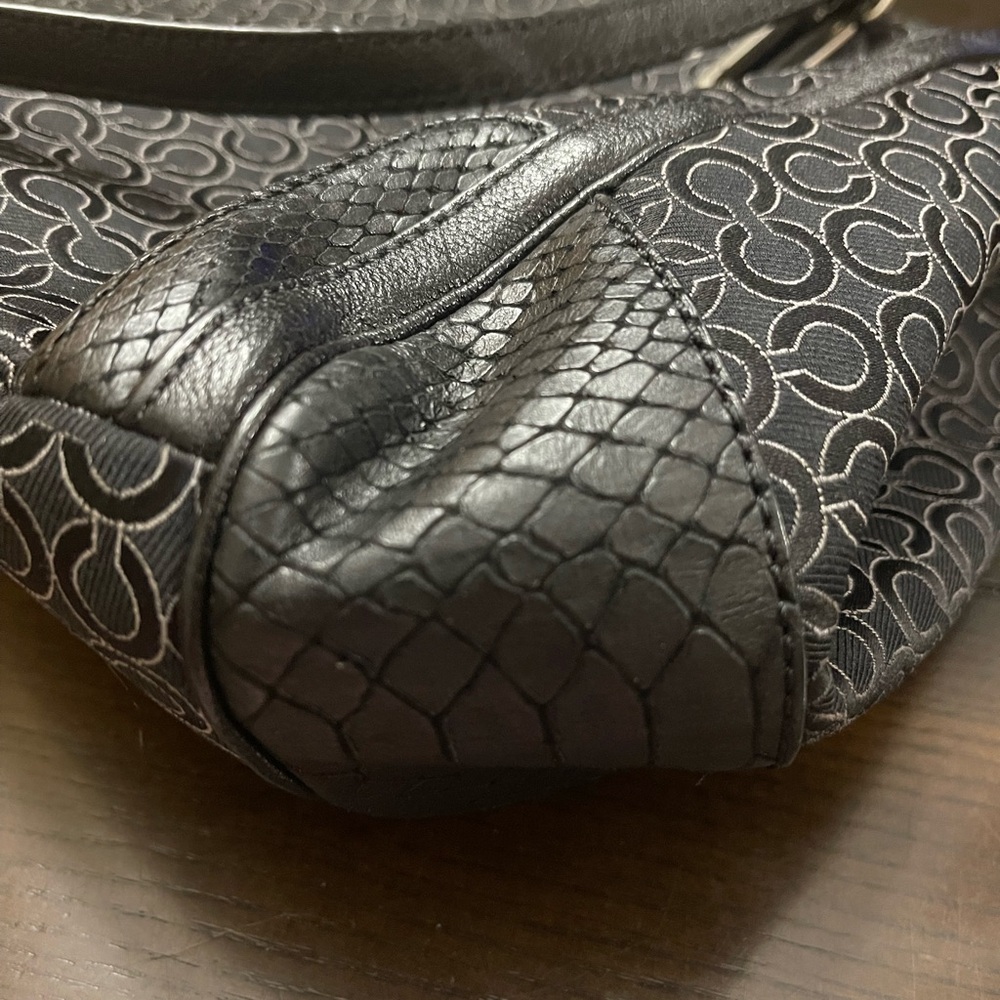 Coach Signature Bag - Picture 5 of 9